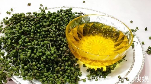 炸花椒油,不要直接下锅炸,少了这1步,难怪花椒油不香也不麻