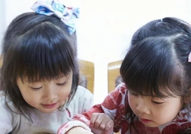 起床|妈妈半夜起床,发现15岁女儿偷看色情片,隔天却是这样的做法!