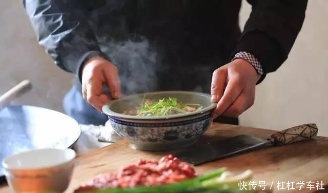 江西铜鼓经典的客家美食，丰盛的“土八碗”！令人念念不忘！