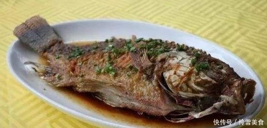  不管煎什么鱼，在入锅前多做一步，鱼不破皮不粘锅，色香味俱全！