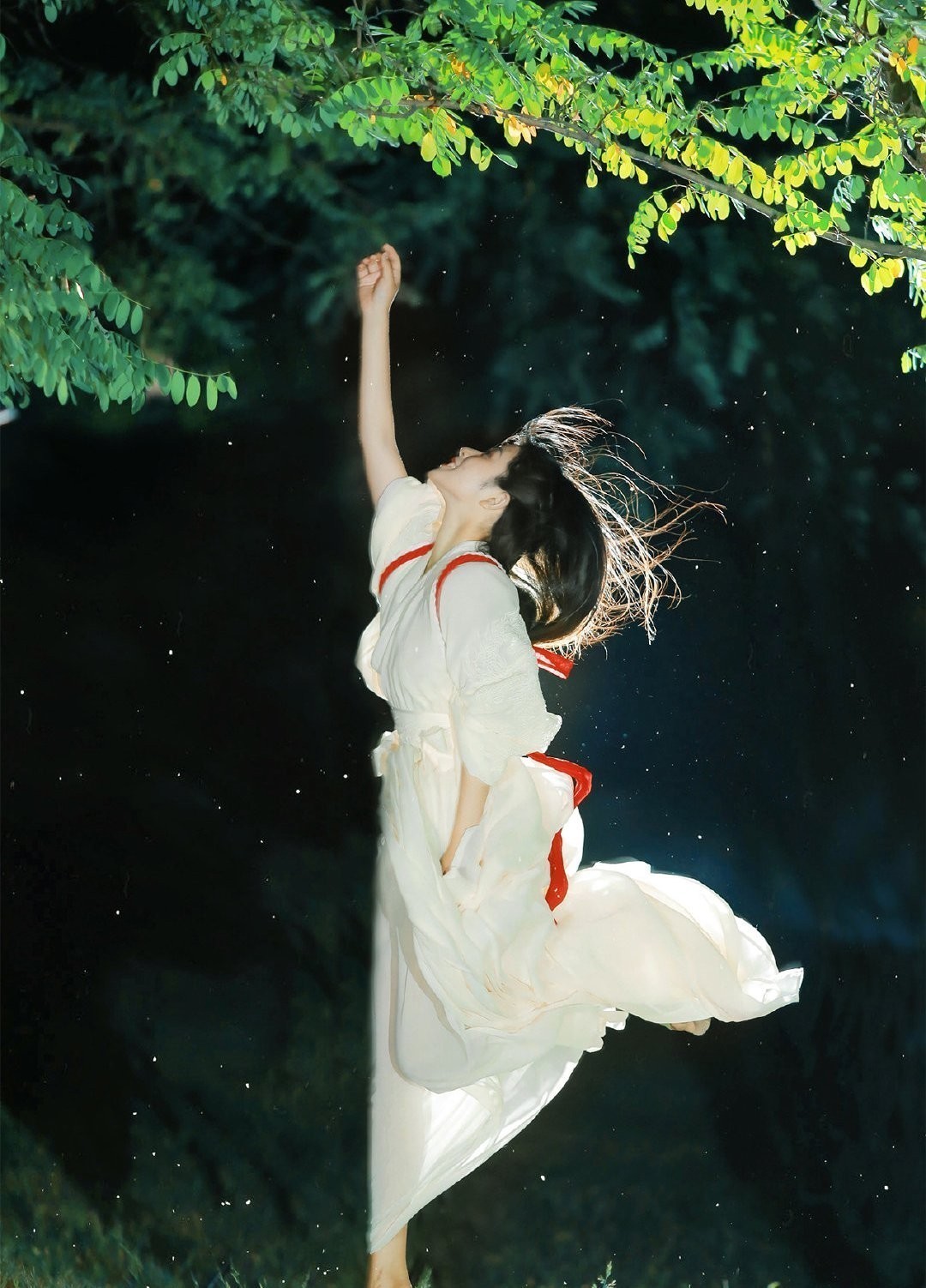 神明|“神明少女”风格的汉服也太美了，优雅又清冷，怪不得女生都爱穿