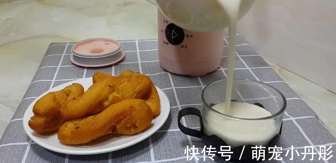 保鲜膜|以后面粉就这样做，一次炸一锅，个个香酥掉渣，比油条麻花还好吃