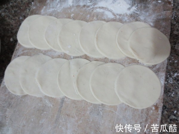 用此物包饺子还是头一次见，不吃此馅就太亏了，一顿两盘都不嫌多
