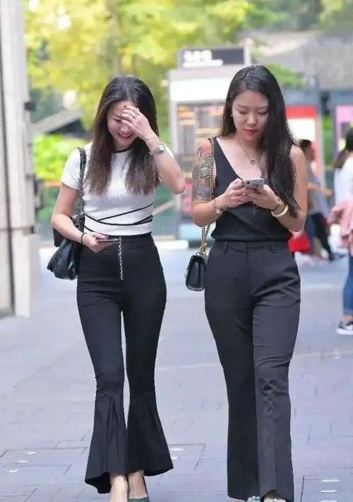 打底裤 牛仔打底裤搭配时尚上衣,比较显瘦穿搭,优雅又不失干练