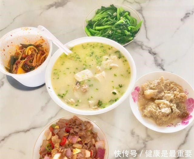 产后第40天,婆婆这样做月子餐,把儿媳妇养得白白胖胖