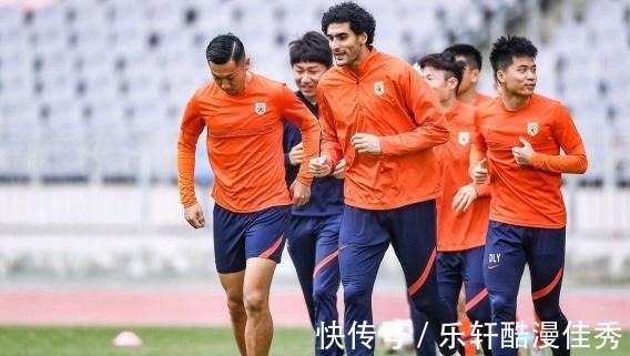球迷|热情高涨!泰山海港两队球迷场外PK,海港球迷口号让人意外