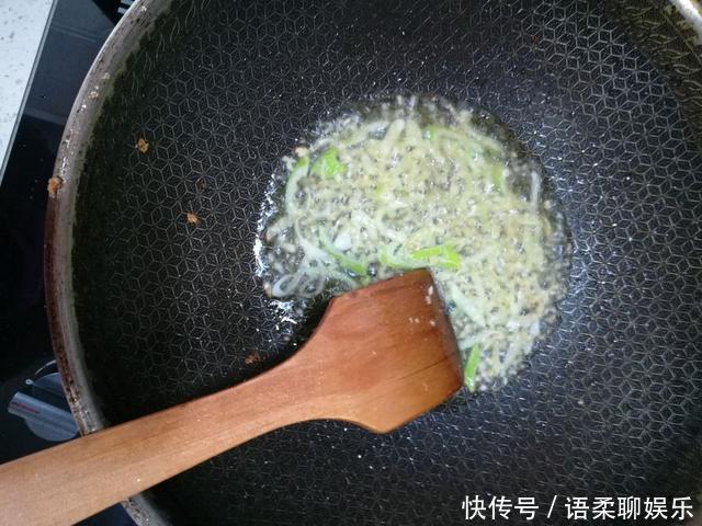 锅中|入秋后多吃冬瓜,和豆腐简单烧一烧,鲜香入味还下饭