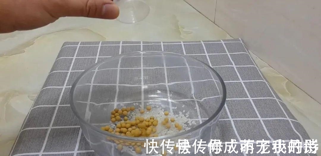 以后面粉就这样做,一次炸一锅,个个香酥掉渣,比油条麻花还好吃