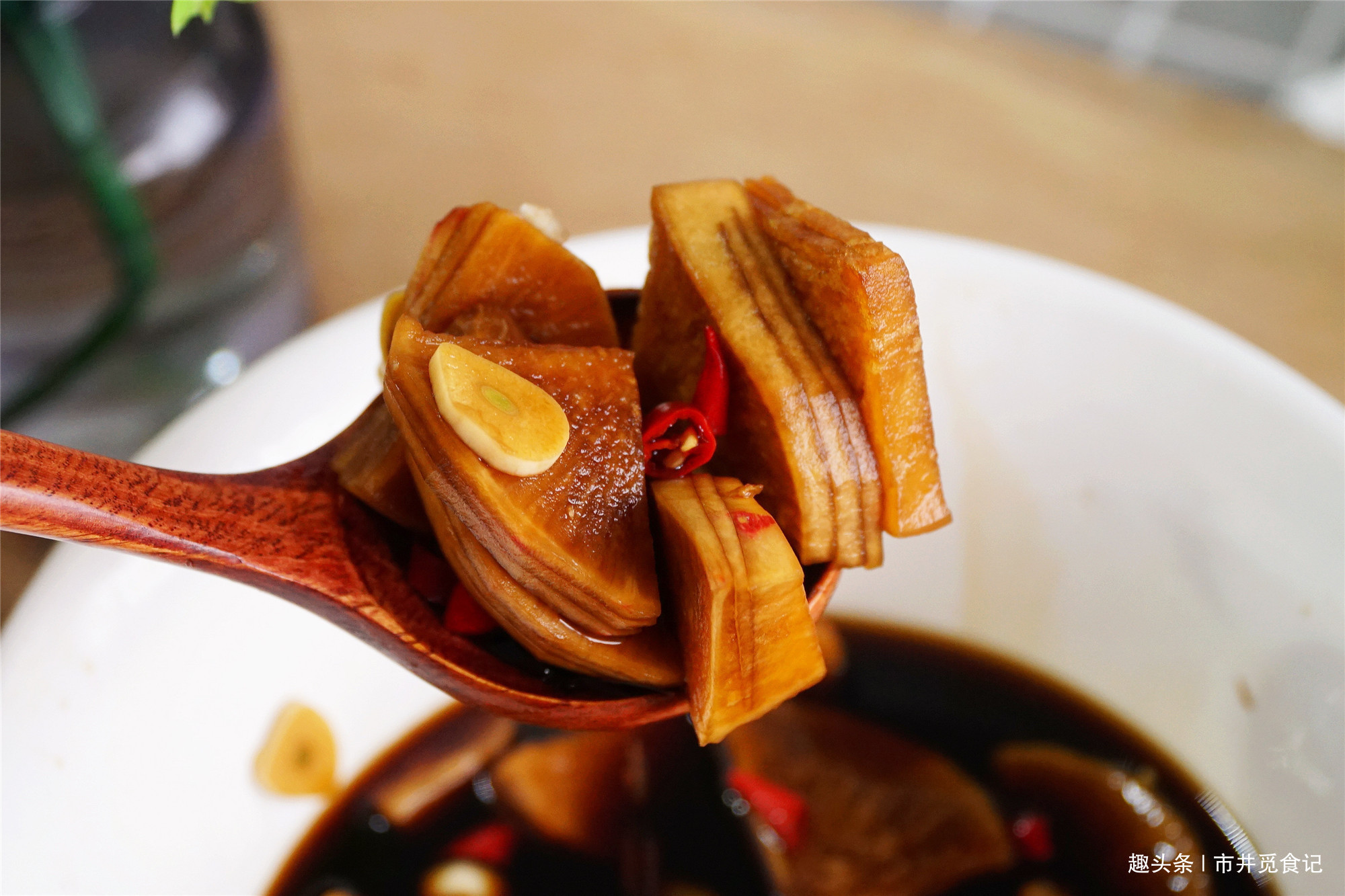 做腌萝卜，别只会加盐和酱油，分享饭店用的秘方，简单好吃嘎嘣脆