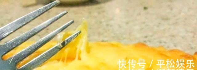 红薯别直接烤了，教你一个诀窍，好吃的不得了，吃一回念念不忘！