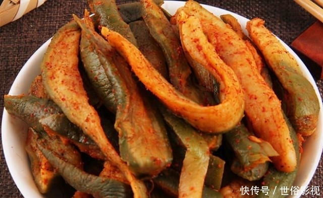 下饭|大雪后,萝卜试试这样吃,不炖不炒一滴油都不放,又香又脆超下饭