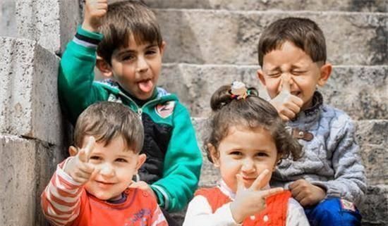 接娃|'妈妈,没人一起玩怎么办',家长如何应对,决定孩子的社交能力