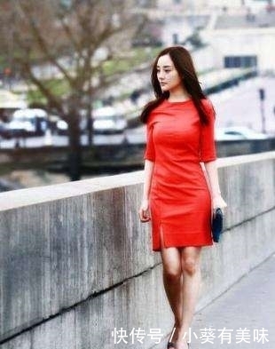 制服|街拍:制服加黑丝,这样的小姐姐看了好心动