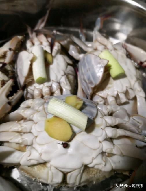 清蒸梭子蟹|8月该吃梭子蟹了，清蒸牢记4点，饱满紧实不掉腿，营养鲜美不流黄