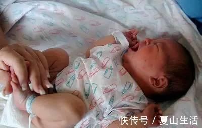 宝妈|3个月宝宝脊柱被扭伤，换纸尿裤的错误动作，究竟弄伤了多少孩子