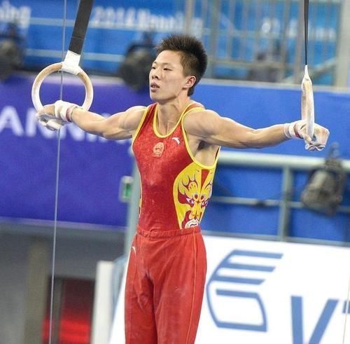 肱骨|为什么健身高手的背部厚又宽，因为都懂了这些技巧！