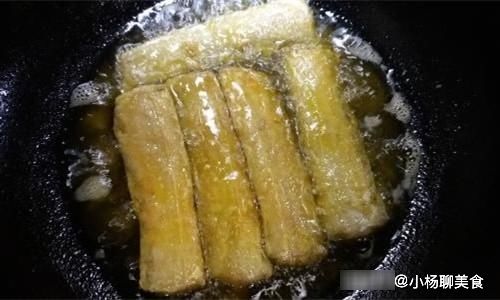 带鱼|炸带鱼不要再裹面糊了，教你这1招，炸出来的带鱼更脆更香！