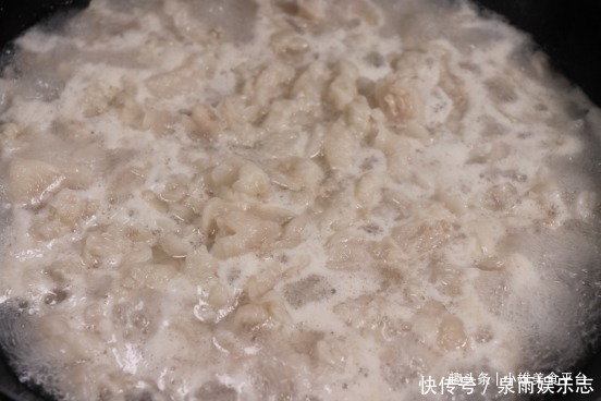 营养成分|熬猪油时,加水还是放油好多人做错了,教你正确做法,又白又香