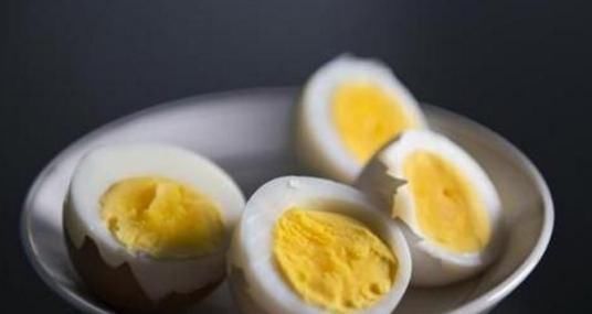 嘴唇|春天嘴唇干裂、脱皮老中医2个民间小偏方,马上见效