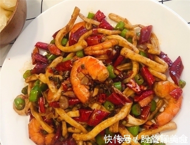 小白菜|婆婆请亲戚来家中做客，我下厨做一桌家宴，上桌后觉得很有面子