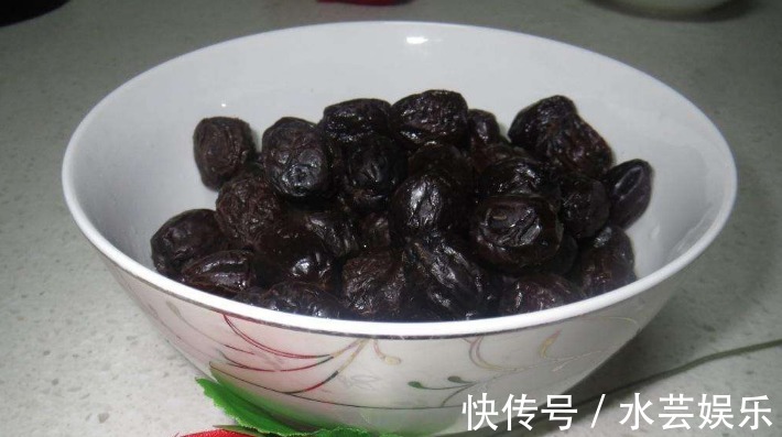 零食|女生来月经,2种食物当零食使劲吃,堪称“妇科圣药”