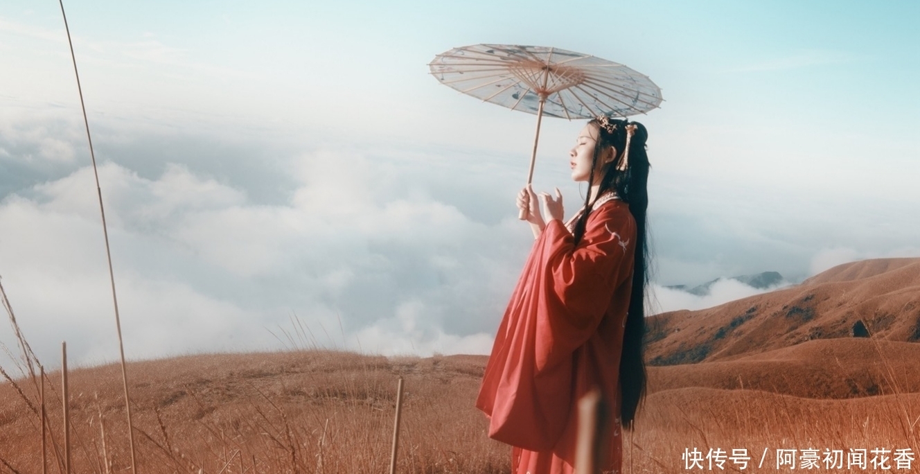 滚滚红尘|诗词丨销魂总在黄昏后,风绕青藤月满庭