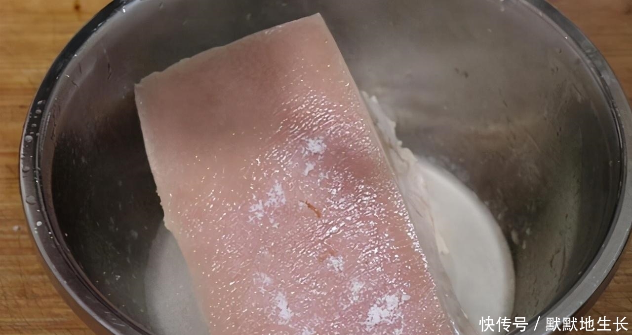 年夜饭系列梅菜扣肉，肉质肥而不腻，入口即化，学会给家人露一手