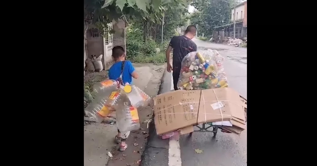 好奇心|为什么孩子一出门就要买玩具?背后原因很让人心疼