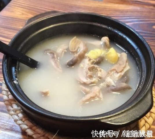 洗猪肚，只用盐水就错了，教你小窍门，洗完猪肚不黏不腥，太好吃