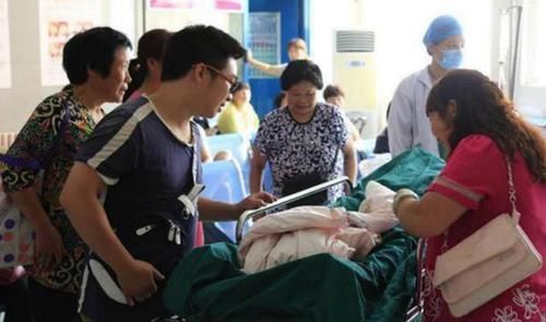 26岁孕妈生产,来了14个家人陪产,等孩子出生后医生才明白情况