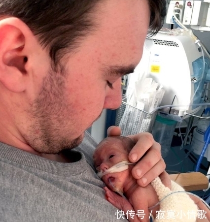 梅茜|婴儿出生后不足一斤,结果让父母泪流满面!