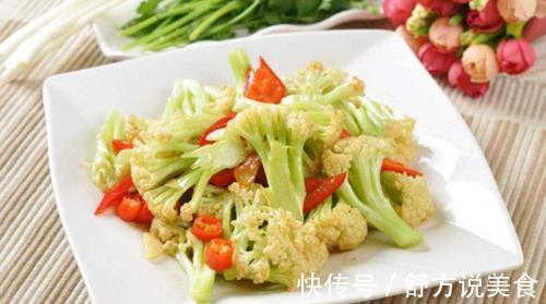 炒花菜时别再下锅焯水了,45年厨师教我这样做,口感鲜香脆爽
