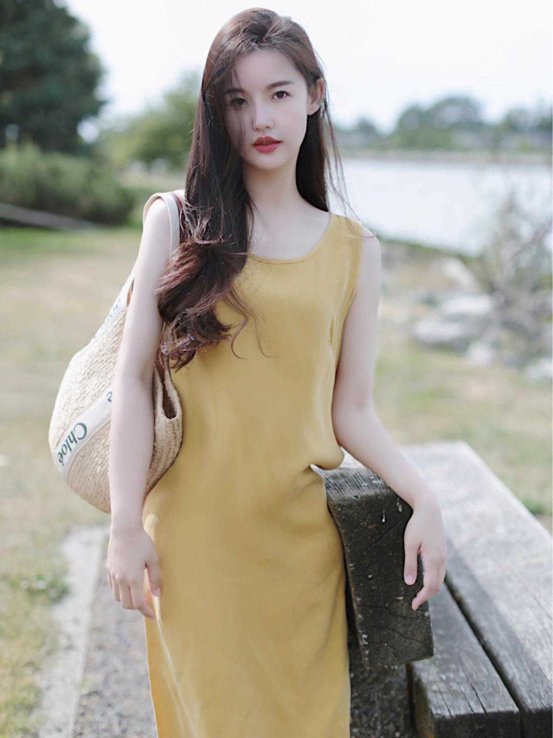 减龄|若你才20岁,别打扮太老!T恤+休闲裤可甜可咸,洋气减龄美翻天