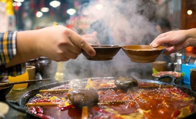 鱼柳|吃鱼时第一筷子夹哪里，就能看出他的性格，自私的人都会夹这块