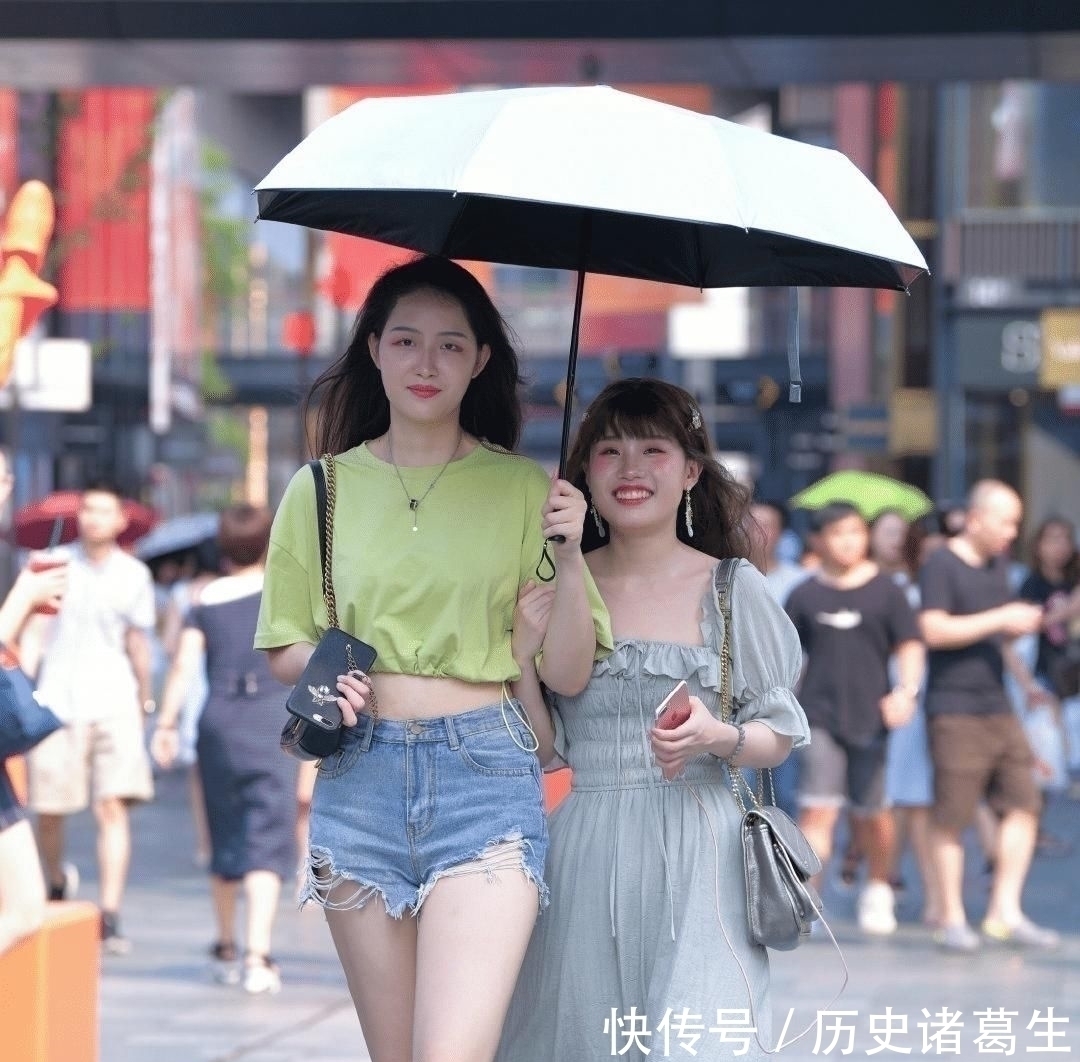 糖果色 微胖身材也要穿出时髦感,单品选择更要有技巧,时尚造型凹起来