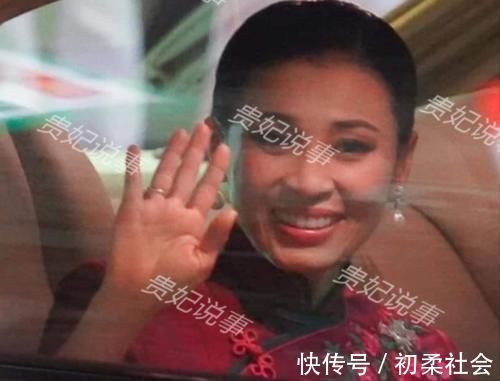 华裔@43岁苏提达放大招,高调发布中国风海报,华裔王后宛如画中美人