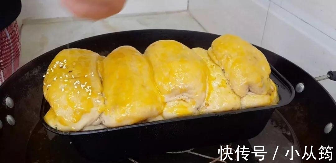 面团|面包又出新吃法，不用烤箱也能做，我家隔三差五做着吃，松软香甜