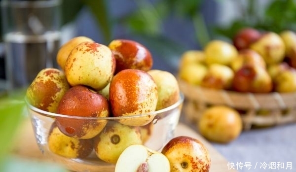 冬枣的颜色|买冬枣时,挑个头大还是个头小?果农教您正确方法,别再挑错了