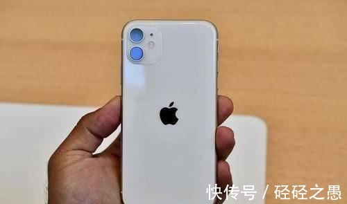 iphone 11|自叹不如华为旗舰机型降价3199元，在价格战面前苹果还是小弟