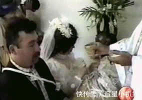 |搞笑GIF：带女友去逛街 请问遇到这种情况该怎么办？