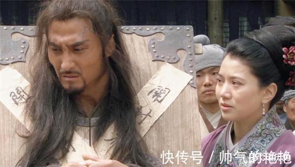 高衙内!为何林冲娘子会自尽,高衙内得手了锦儿向林冲讲述目睹的全过程