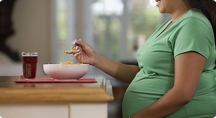 晓晓|孕期要忌口：不能吃“3种饭”，对胎儿和孕妈自己的健康都不利！
