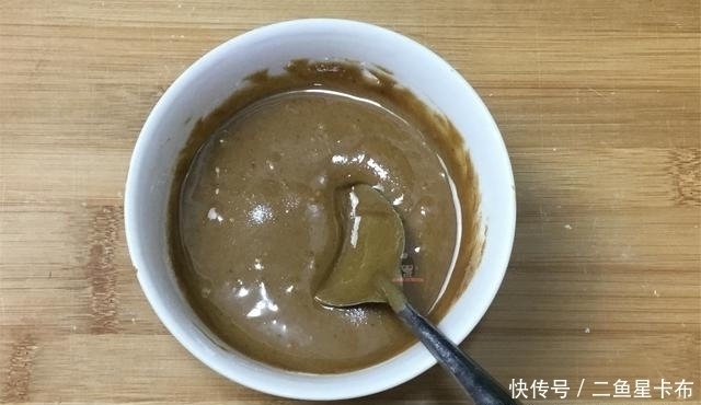 想吃麻酱烧饼吗老阿姨教你自己在家做,酥脆香甜,个个鼓大包