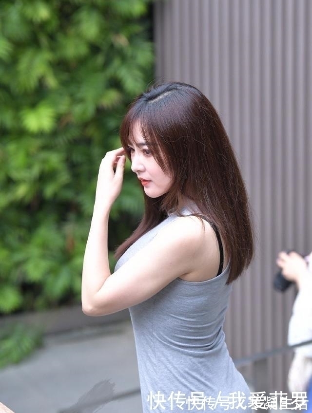 胖姑娘 看上去很紧身的连衣裙,胖姑娘说我们一样很漂亮