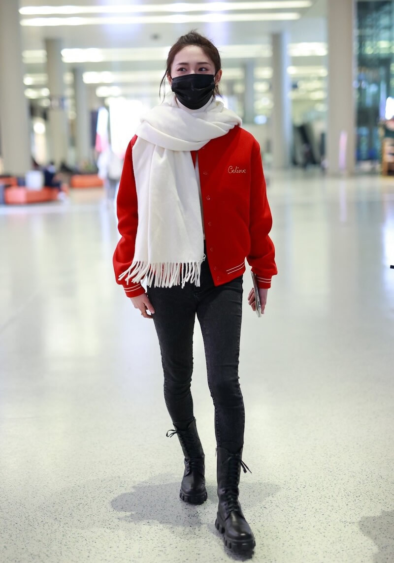 搭配 棒球服搭配要注意些什么? 短上衣不要配紧身裤, 搭配短裤很美