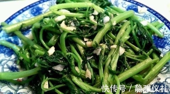 大厨|炒空心菜,为啥一下锅就变黑?大厨给你支一招,出锅后翠绿又脆嫩