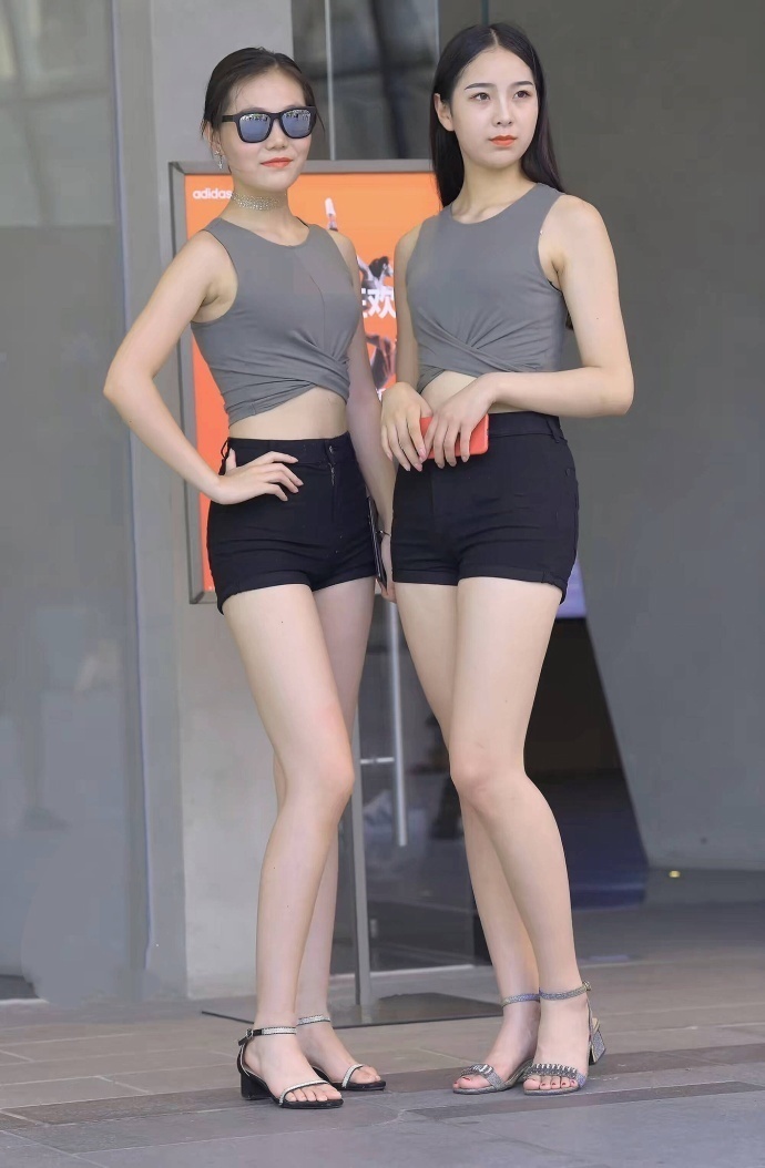 街拍高挑美女,全是身材超好颜值超高的小姐姐,每一位都特别迷人