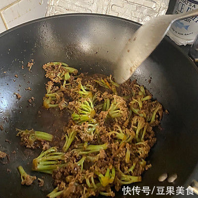 菜花炒肉沫这么好吃，大饭店的经常这么做，