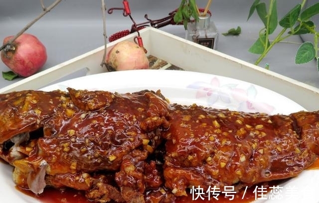 做鱼时，去腥加酒加醋都不对，这才是最好吃的做法，让您爱上吃鱼