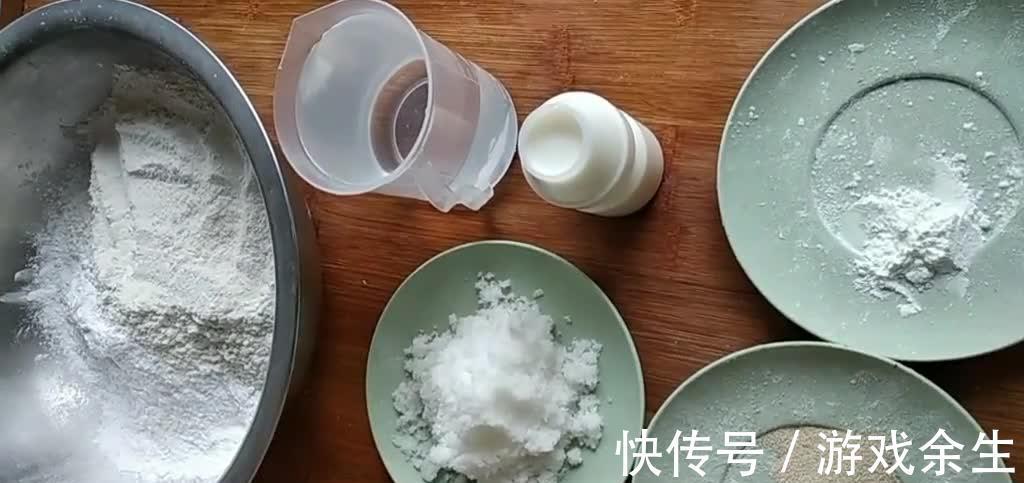 面点师傅教你做奶香发糕,暄软蓬松奶香浓郁,大人孩子都爱吃